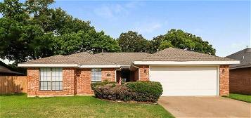 1207 Belclaire Ln, Irving, TX 75060