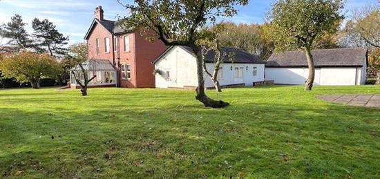 4 bed detached house for sale