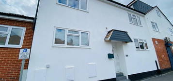 Maisonette for sale in Eve Road, Woking GU21