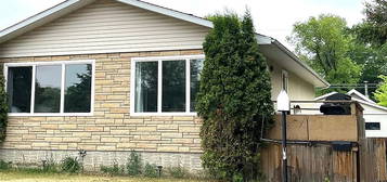 706 6th STREET E, Prince Albert, SK S6V 0N8