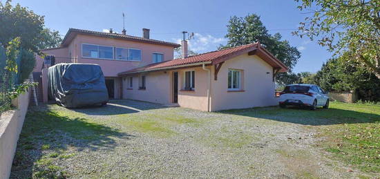 Montaut (09) Villa T8 - 4 chambres - Garage - Terrain 2589 m² - Cœur village