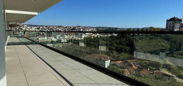 Apartamento T2 com garagem no River View, Santa Clara