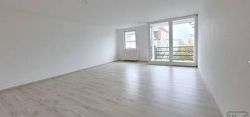 Helle Wohnung mit großem Wohnzimmer und Westbalkon