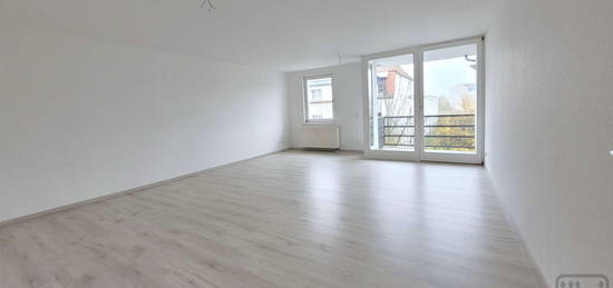 Helle Wohnung mit großem Wohnzimmer und Westbalkon