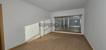 Apartamento T2 C/lugar de garagem de excelentes acabamentos