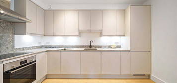 Flat for sale in Kingsbridge Avenue, London W3