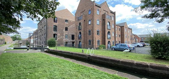 Flat for sale in Argyle Close, Stourbridge DY8