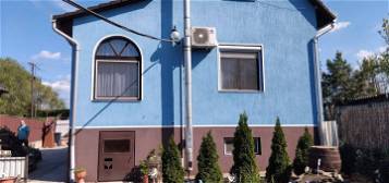 Debrecen, Sikló utca, három szintes családi ház eladó!