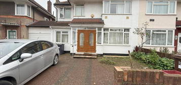 5 bedroom semi-detached house to rent