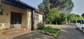 Villa de plain pied avec son studio / grand jardin