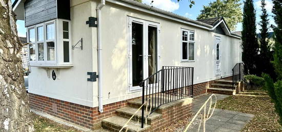 Mobile/park home for sale in Main Road, Willows Riverside Park, Windsor SL4