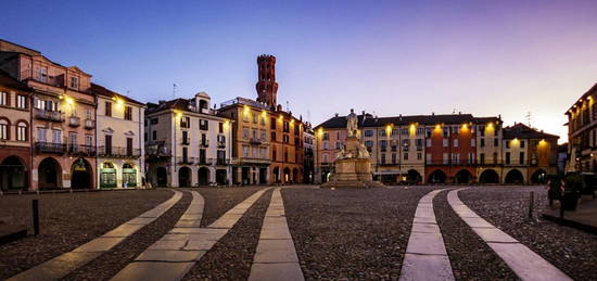 Quadrilocale via Renato Casalino, Isola - Bennet - Belvedere, Vercelli