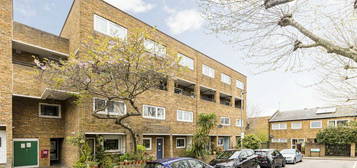 Flat to rent in Turenne Close, London SW18