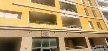 NIMES(30) à vendre, appartement standing rénové 60m² environ, au RDC (R+1) proche Lycée Dhuoda