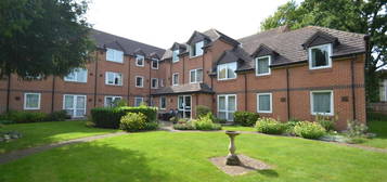 Flat to rent in Rosemary Lane, Horley RH6