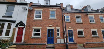 6 bedroom terraced house