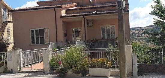 Villa in vendita in via Umberto, 43 a