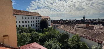 Grazer Dachlandschaft von Oben I stilecht wohnen im Palais Lamberg I 3+ Zimmerwohnung in Ruhelage I Hofgasse- Fußgängerzone I