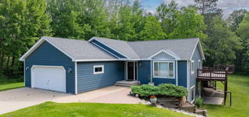 25330 Island View Dr, Cohasset, MN 55721