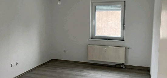 VOLLSTÄNDIG RENOVIERTE WOHNUNG