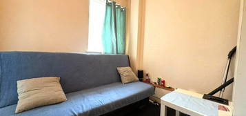 Flat to rent in Cobden Avenue, Southampton SO18