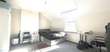 3 bed flat to rent