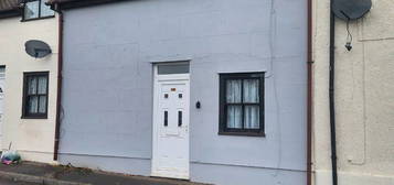 Maisonette to rent in High Street, Minster On Sea, Sheerness ME12