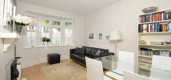 Flat to rent in Godley Road, London SW18