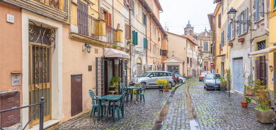 2 LOCALI A MONTE PORZIO CATONE