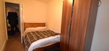 4 bed shared accommodation to rent