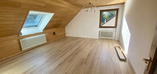 Schöne und helle 3-Zimmer-Küche-Bad  / DG-Wohnung mit großem Balkon in Hemsbach