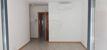 Arrendamento de Apartamento T2  na rua dos Vanzeleres s/n