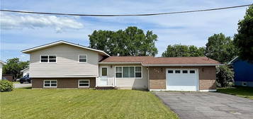 860 Duncan Ct, Bathurst, NB E2A 2V4