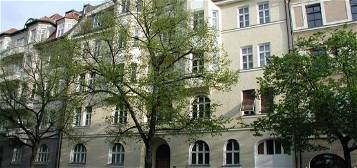 Exklusive 5,5-Raum-Wohnung mit gehobener Innenausstattung mit Balkon und EBK in München Neuhausen