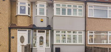 Terraced house to rent in Faircross Avenue, Romford RM5