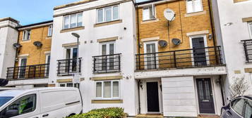 Town house for sale in Grand Union Way, Kings Langley WD4