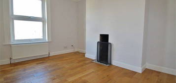 2 bed flat to rent