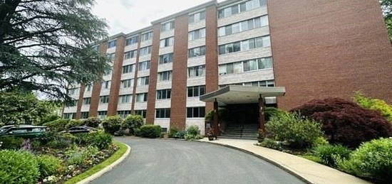 22 Chestnut Pl Apt 106, Brookline, MA 02445