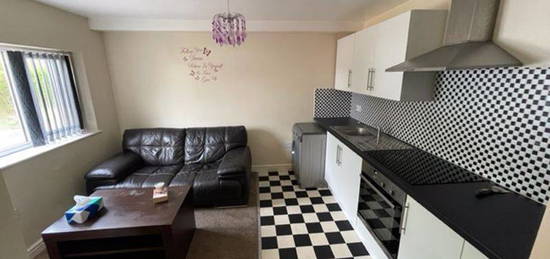 2 bed flat to rent