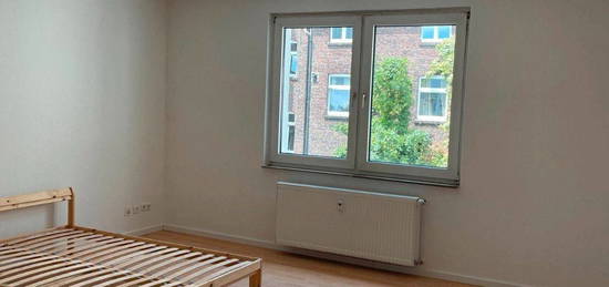 Frisch renovierte 1-Zimmer Wohnung Nr.13! Tel. 0172/7416037