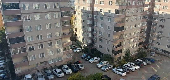 Doğaneler Cadde üzerinde güvenlikli açık otoparklı sitede temiz