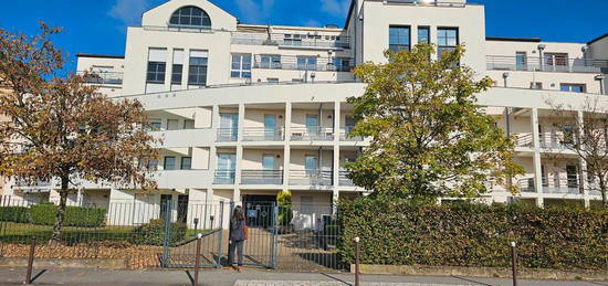 Grand studio meublé 33,5m² refait à neuf – proche gare