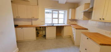 4 bed flat to rent