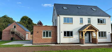 5 bed detached house for sale