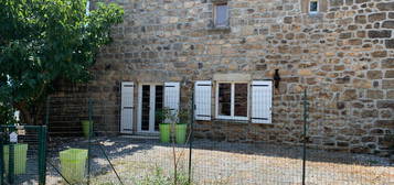 Maison en pierres meublée