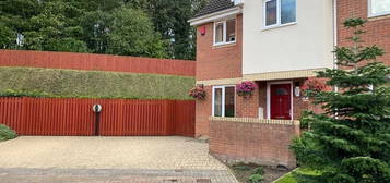 3 bed detached house to rent