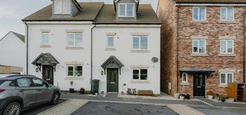 4 bedroom semi-detached house for sale