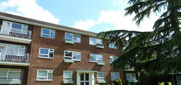 Flat to rent in Meadow Court, Rosebank, Epsom, Surrey KT18