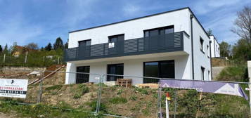 Neubau-Doppelhaushälfte in Pressbaum - Modernes Wohnen mit Garten und Carport