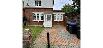 4 bed end terrace house to rent